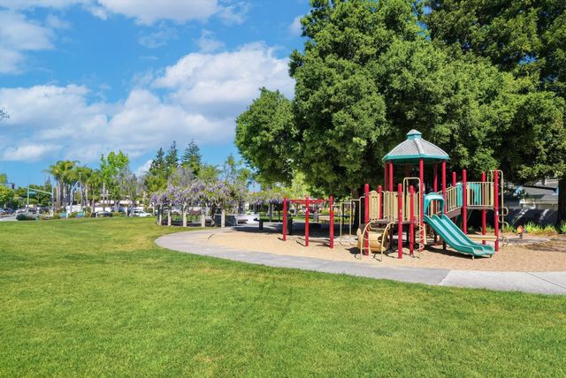 2291 Oaktree Drive 201, Mountain View, CA 94040