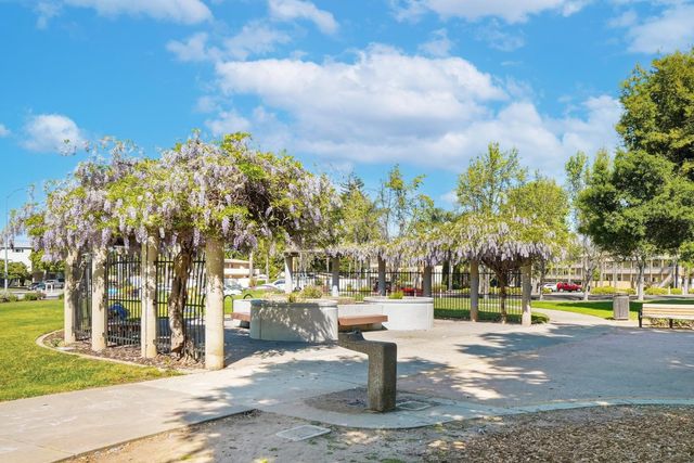 2291 Oaktree Drive 201, Mountain View, CA 94040