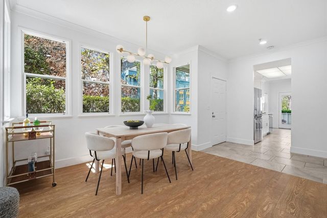 2291 Oaktree Drive 201, Mountain View, CA 94040