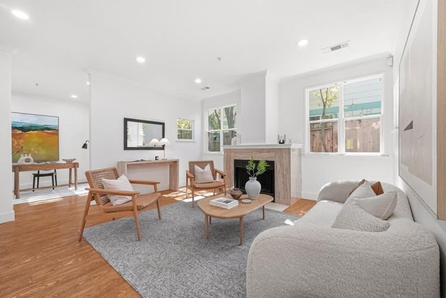 2291 Oaktree Drive 201, Mountain View, CA 94040