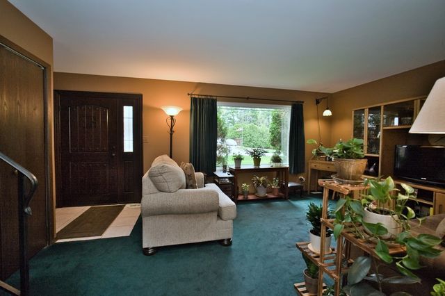 5405 Burwood Road, Oakwood Hills, IL 60013