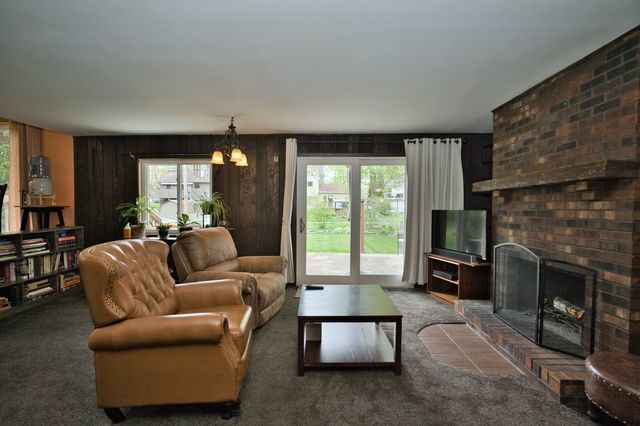 5405 Burwood Road, Oakwood Hills, IL 60013