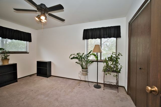 5405 Burwood Road, Oakwood Hills, IL 60013