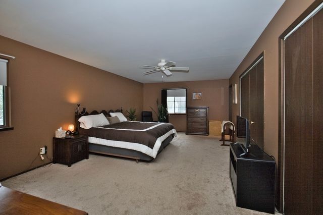 5405 Burwood Road, Oakwood Hills, IL 60013