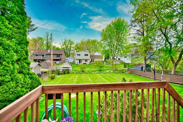 5405 Burwood Road, Oakwood Hills, IL 60013
