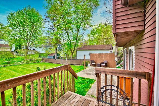 5405 Burwood Road, Oakwood Hills, IL 60013