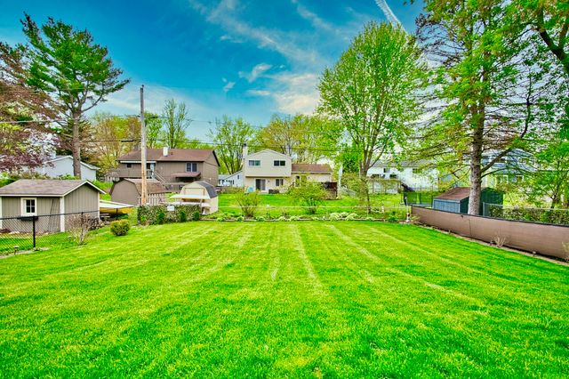 5405 Burwood Road, Oakwood Hills, IL 60013