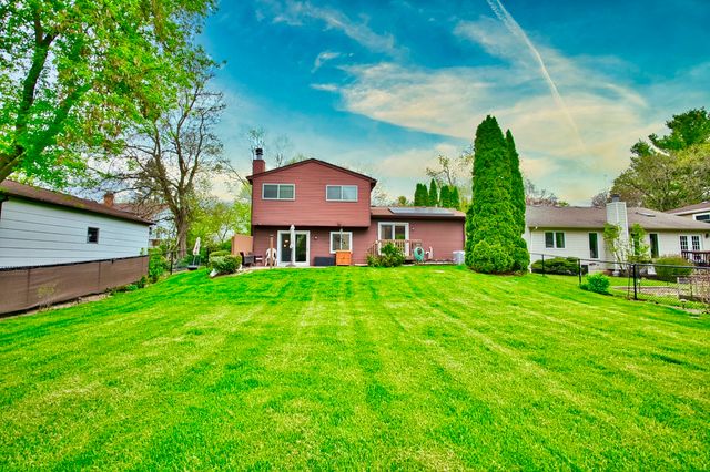 5405 Burwood Road, Oakwood Hills, IL 60013