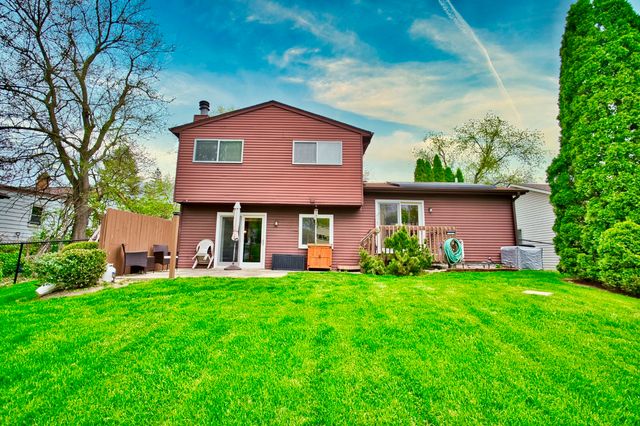 5405 Burwood Road, Oakwood Hills, IL 60013