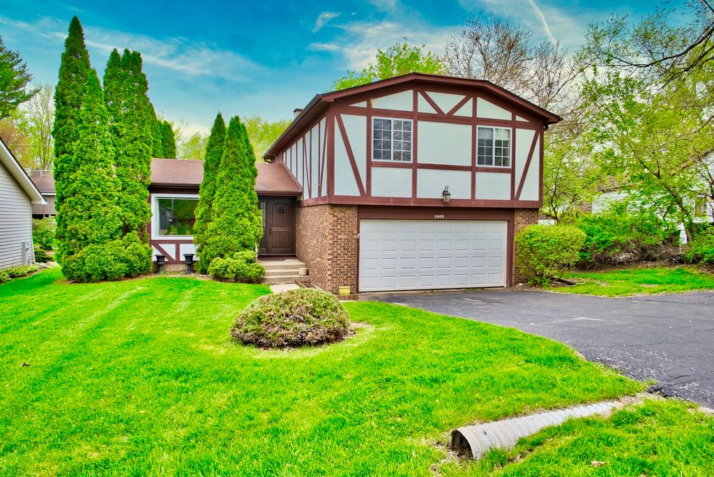 5405 Burwood Road, Oakwood Hills, IL 60013