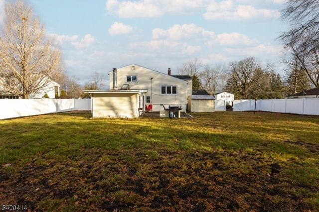 8 Curtis Dr, Lincoln Park Boro, NJ 07035