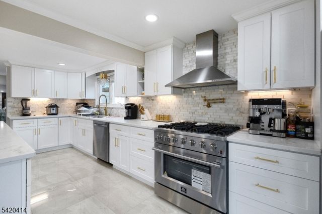 8 Curtis Dr, Lincoln Park Boro, NJ 07035