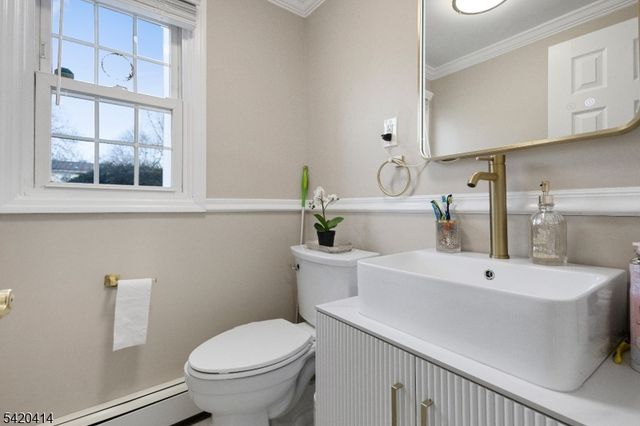 8 Curtis Dr, Lincoln Park Boro, NJ 07035