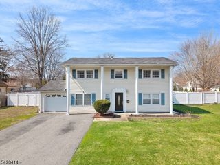 8 Curtis Dr, Lincoln Park Boro, NJ 07035