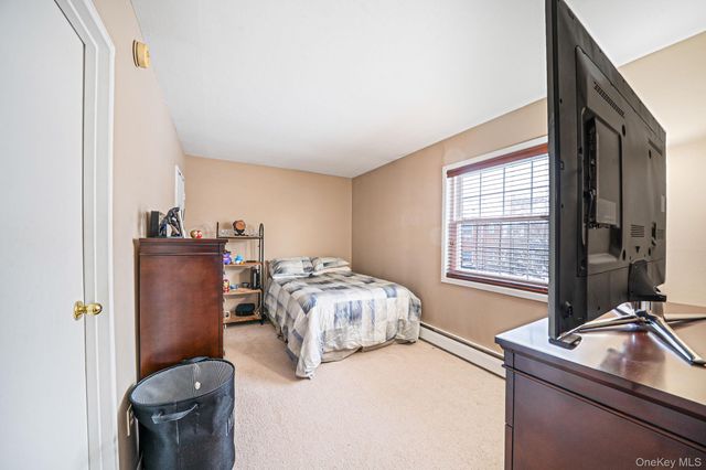 460 Old Town Road APT 5-M, Port Jefferson Station, NY 11776