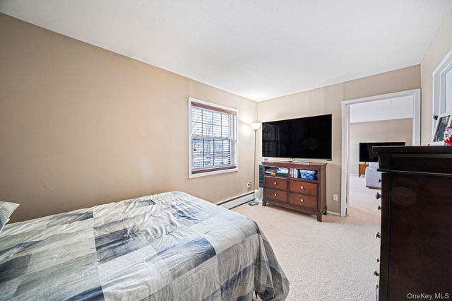 460 Old Town Road APT 5-M, Port Jefferson Station, NY 11776