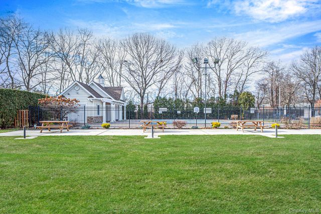 460 Old Town Road APT 5-M, Port Jefferson Station, NY 11776