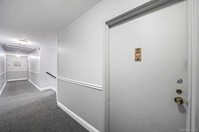 460 Old Town Road APT 5-M, Port Jefferson Station, NY 11776