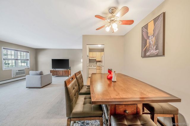 460 Old Town Road APT 5-M, Port Jefferson Station, NY 11776