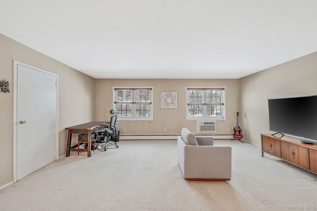 460 Old Town Road APT 5-M, Port Jefferson Station, NY 11776