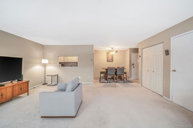 460 Old Town Road APT 5-M, Port Jefferson Station, NY 11776