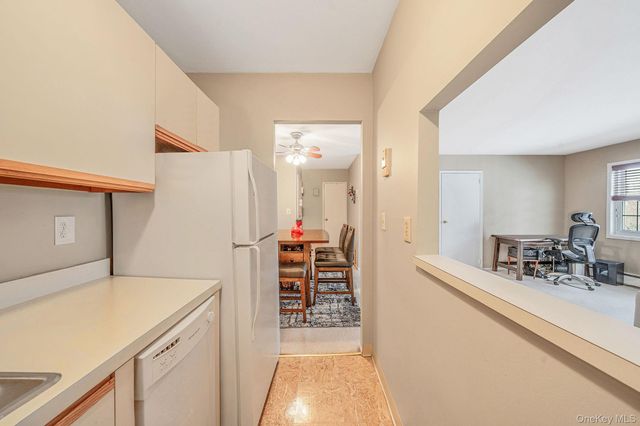 460 Old Town Road APT 5-M, Port Jefferson Station, NY 11776