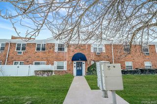 460 Old Town Road APT 5-M, Port Jefferson Station, NY 11776