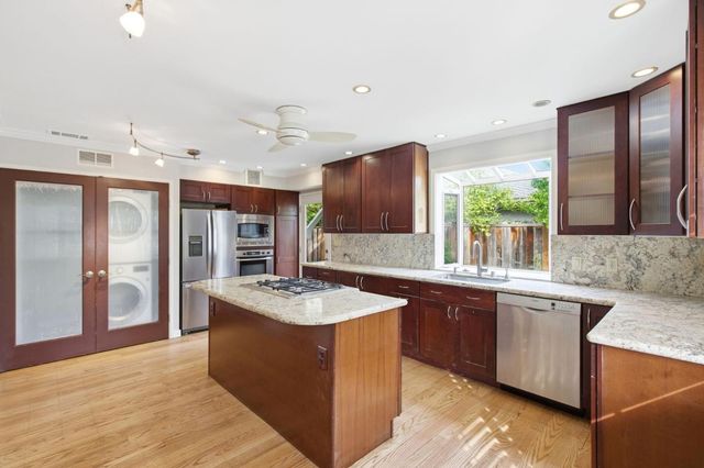 755 Northampton Drive, Palo Alto, CA 94303