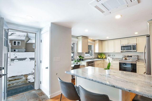 6 Burg Avenue, Sandwich, MA 02563