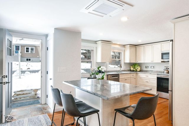 6 Burg Avenue, Sandwich, MA 02563