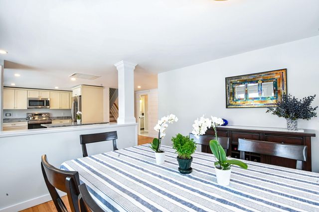 6 Burg Avenue, Sandwich, MA 02563