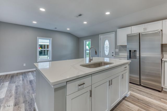 806 4th Street, Elizabethton, TN 37643