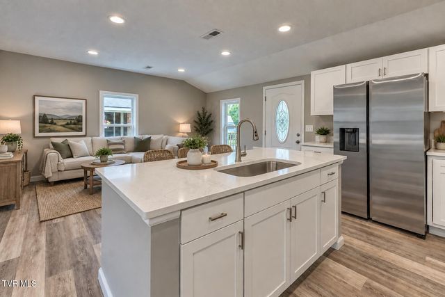806 4th Street, Elizabethton, TN 37643
