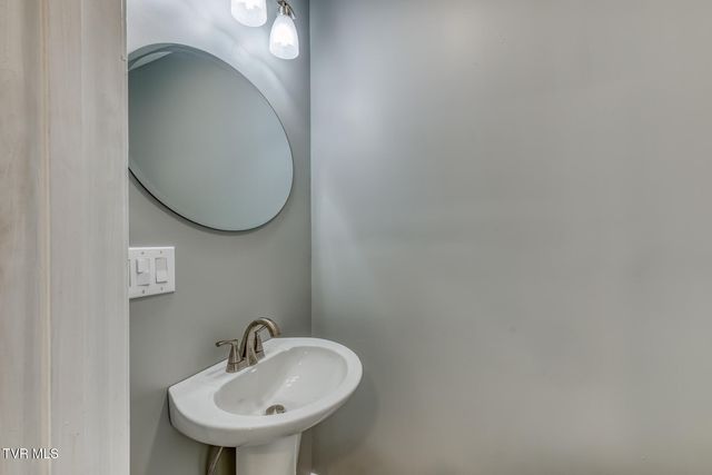 806 4th Street, Elizabethton, TN 37643
