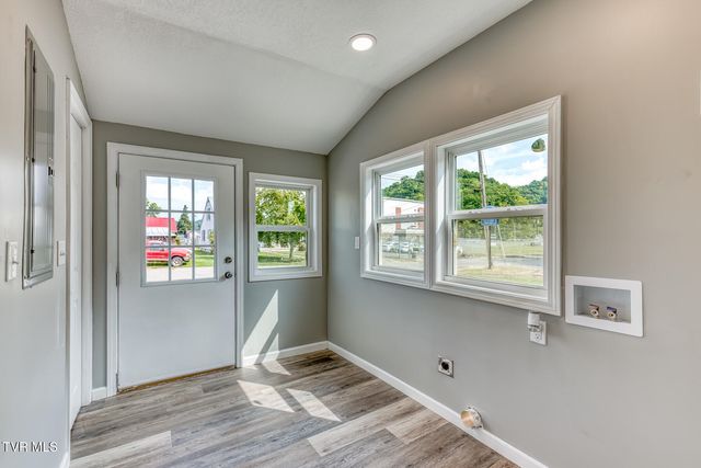 806 4th Street, Elizabethton, TN 37643