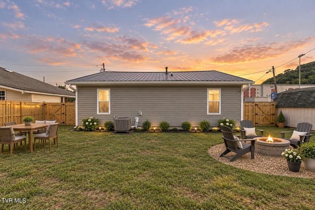 806 4th Street, Elizabethton, TN 37643