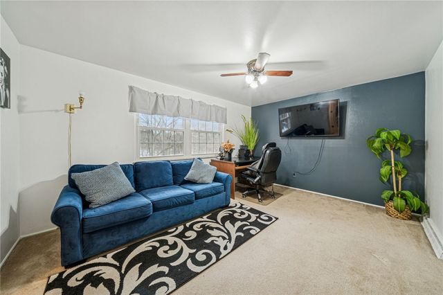 208 Crescent Garden Dr, Penn Hills, PA 15235