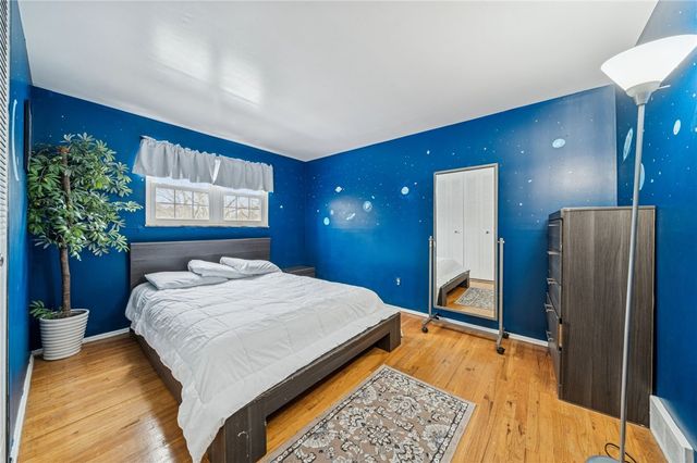 208 Crescent Garden Dr, Penn Hills, PA 15235