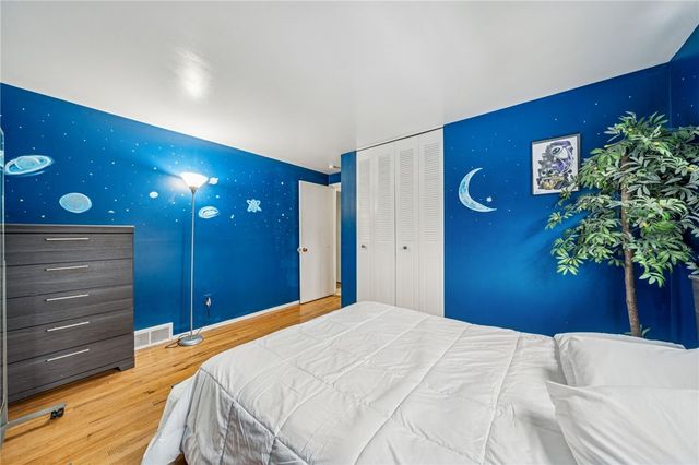 208 Crescent Garden Dr, Penn Hills, PA 15235