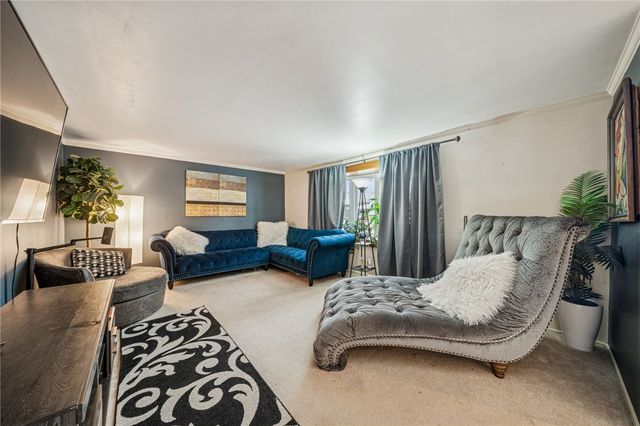 208 Crescent Garden Dr, Penn Hills, PA 15235