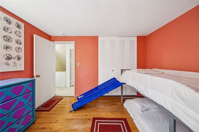 208 Crescent Garden Dr, Penn Hills, PA 15235