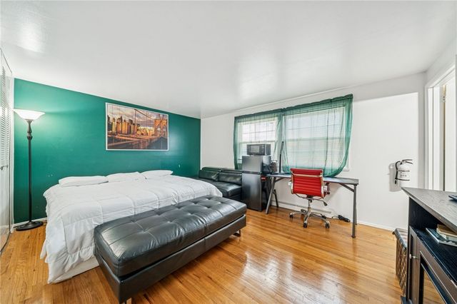 208 Crescent Garden Dr, Penn Hills, PA 15235