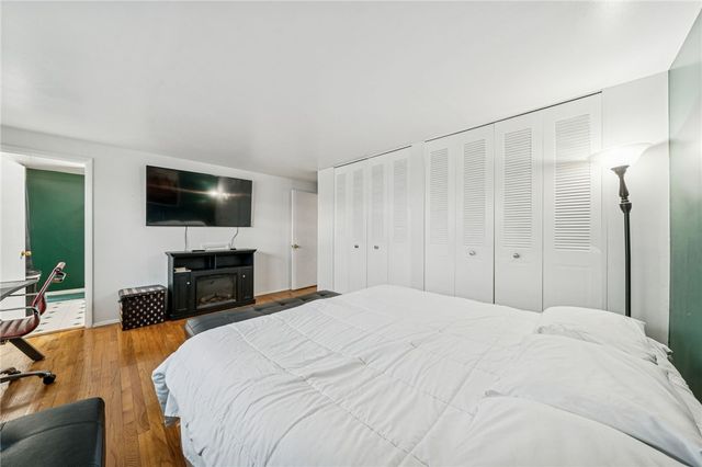 208 Crescent Garden Dr, Penn Hills, PA 15235