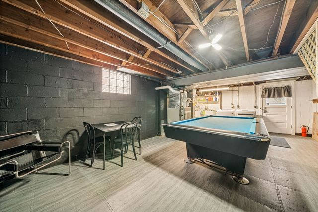 208 Crescent Garden Dr, Penn Hills, PA 15235