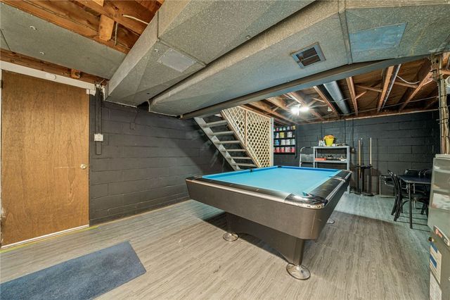 208 Crescent Garden Dr, Penn Hills, PA 15235