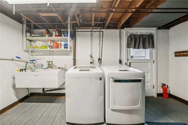 208 Crescent Garden Dr, Penn Hills, PA 15235