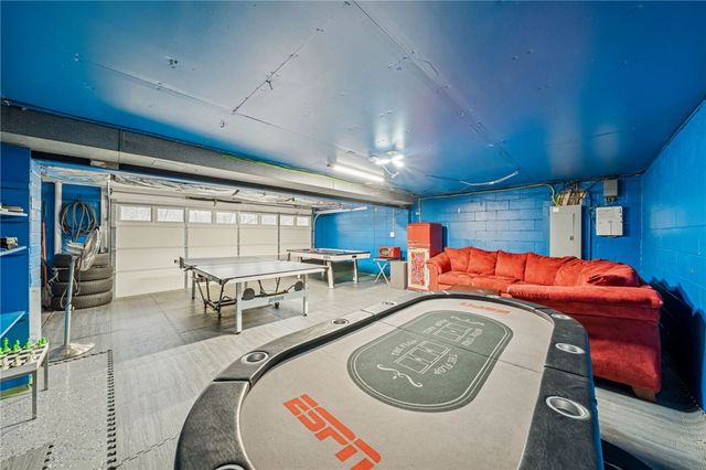 208 Crescent Garden Dr, Penn Hills, PA 15235