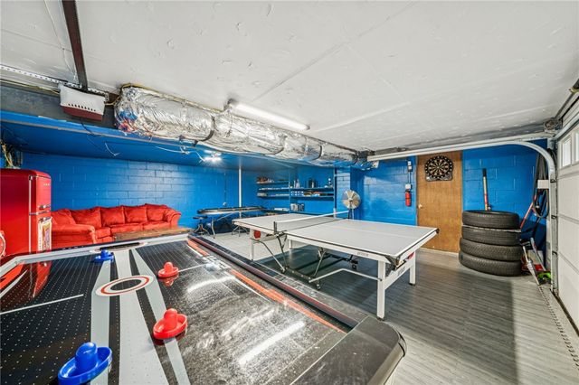 208 Crescent Garden Dr, Penn Hills, PA 15235