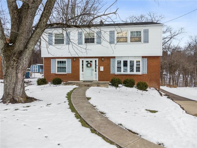 208 Crescent Garden Dr, Penn Hills, PA 15235