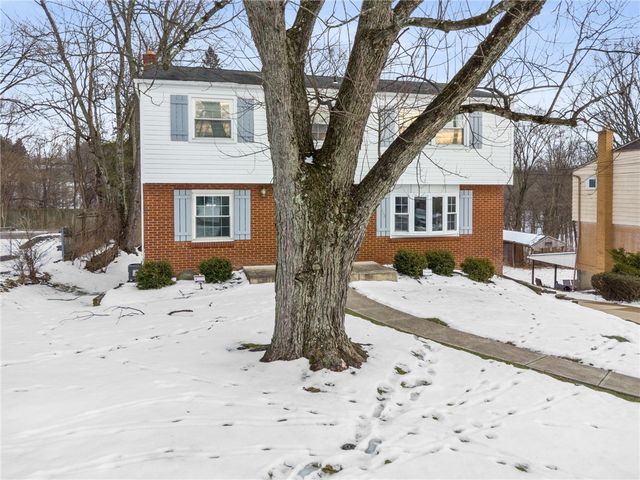 208 Crescent Garden Dr, Penn Hills, PA 15235